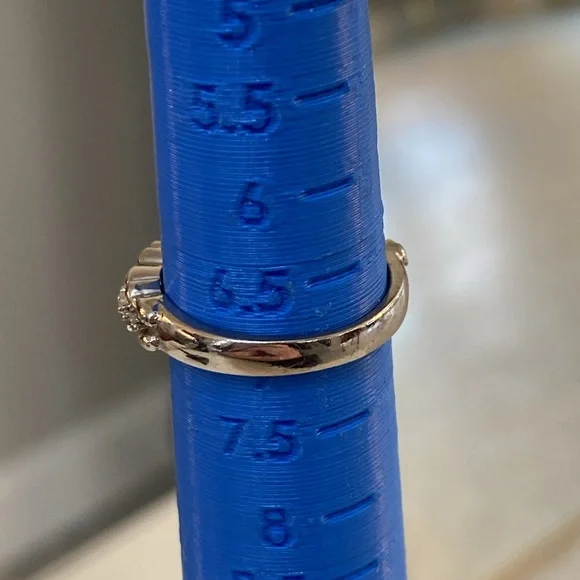 Sterling Silver Ring with Clear Gemstone - Picture 8 of 9